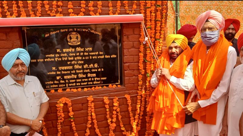 Public Works Minister Harbhajan Singh ETO laid the foundation stone of Railway Over Bridge costing 70 crores Public Works Minister Harbhajan Singh ETO laid the foundation stone of Railway Over Bridge costing 70 crores