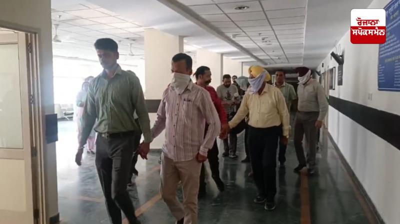 ਮੋਗਾ ਸੈਕਸ ਸਕੈਂਡਲ ਮਾਮਲਾ, CBI ਅਦਾਲਤ ਨੇ SSP, SP ਅਤੇ 2 ਇੰਸਪੈਕਟਰਾਂ ਨੂੰ ਦਿੱਤਾ ਦੋਸ਼ੀ ਕਰਾਰ ਮੋਗਾ ਸੈਕਸ ਸਕੈਂਡਲ ਮਾਮਲਾ, CBI ਅਦਾਲਤ ਨੇ SSP, SP ਅਤੇ 2 ਇੰਸਪੈਕਟਰਾਂ ਨੂੰ ਦਿੱਤਾ ਦੋਸ਼ੀ ਕਰਾਰ