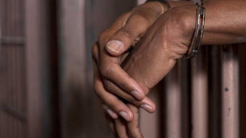 Vigilance nabbed patwari taking Rs 5000 bribe Vigilance nabbed patwari taking Rs 5000 bribe