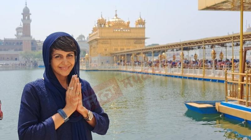 Mandira Bedi at Darbar Sahib Mandira Bedi at Darbar Sahib