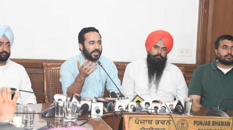 'AAP' government will give official martyr status to Bhagat Singh - Meet Hare 'AAP' government will give official martyr status to Bhagat Singh - Meet Hare