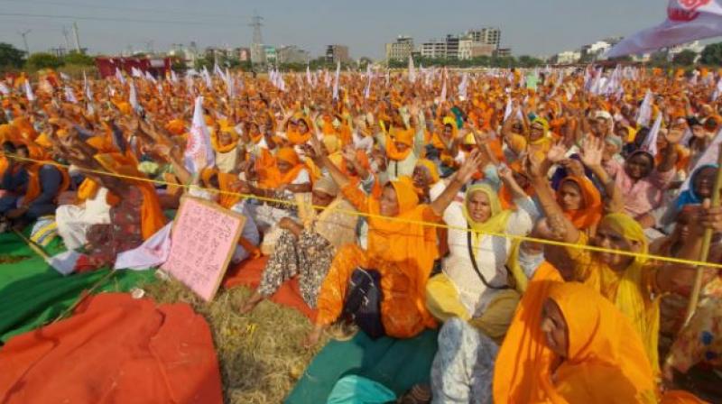 Women rail roko protest Women rail roko protest