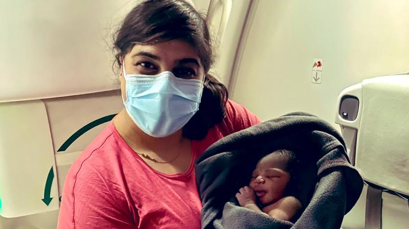 woman gave birth to a baby girl at an altitude of 35000 feet woman gave birth to a baby girl at an altitude of 35000 feet