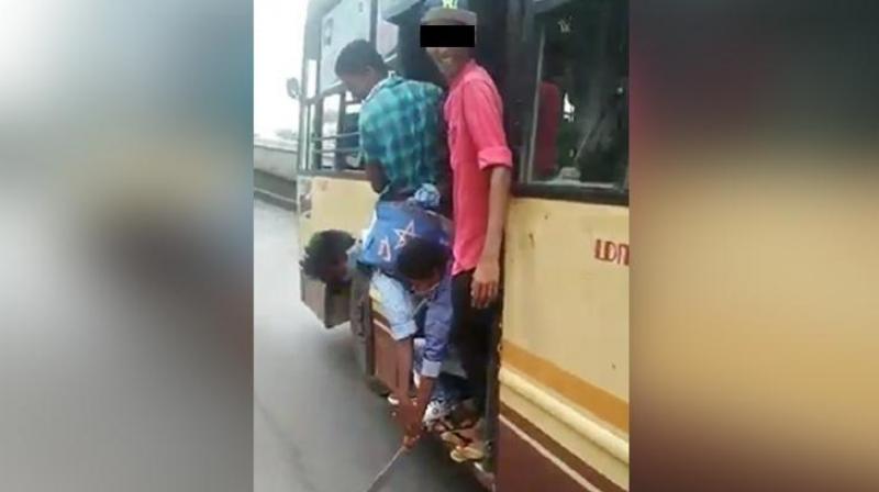Two college students with machetes in hand attack rivals in chennai bus