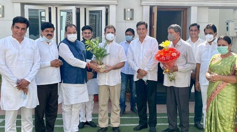 BJP leader Yashpal Arya joined the Congress along with his son BJP leader Yashpal Arya joined the Congress along with his son