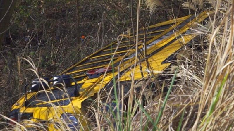 A bus carrying 18 students and the driver crashed in Kentucky, many injured A bus carrying 18 students and the driver crashed in Kentucky, many injured