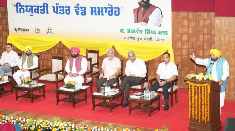 Bhagwant Mann gives appointment letters to 427 candidates Bhagwant Mann gives appointment letters to 427 candidates