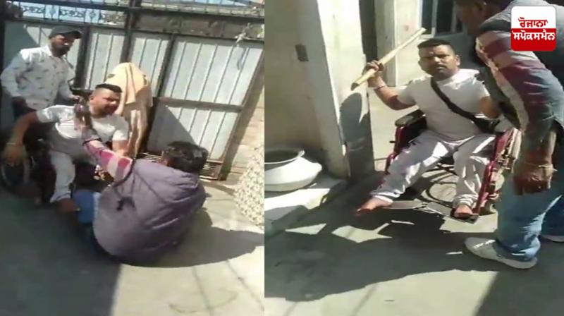 Assistant lineman who went to catch electricity theft locked in house and beaten up, demands apology Assistant lineman who went to catch electricity theft locked in house and beaten up, demands apology