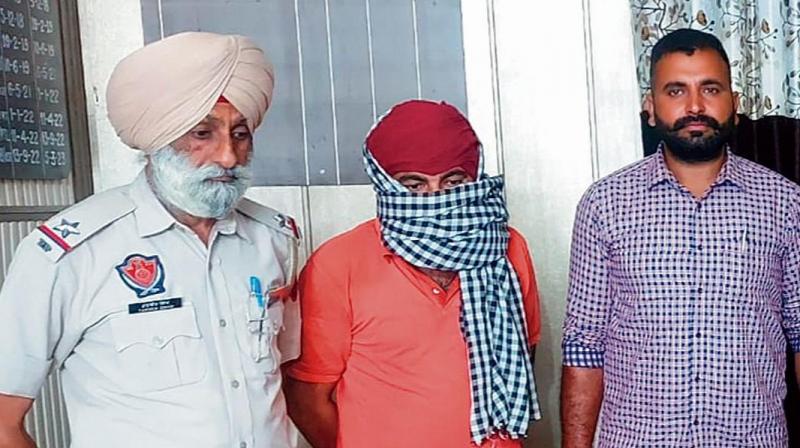 Gold bangles of woman going to London stolen by loader at Amritsar airport Gold bangles of woman going to London stolen by loader at Amritsar airport