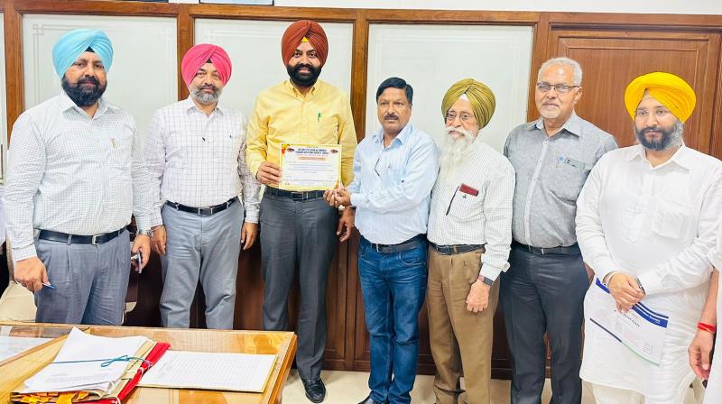 TRANSPORT MINISTER LALJIT SINGH BHULLAR BECOMES FIRST PUNJAB CABINET MINISTER TO DONATE EYES