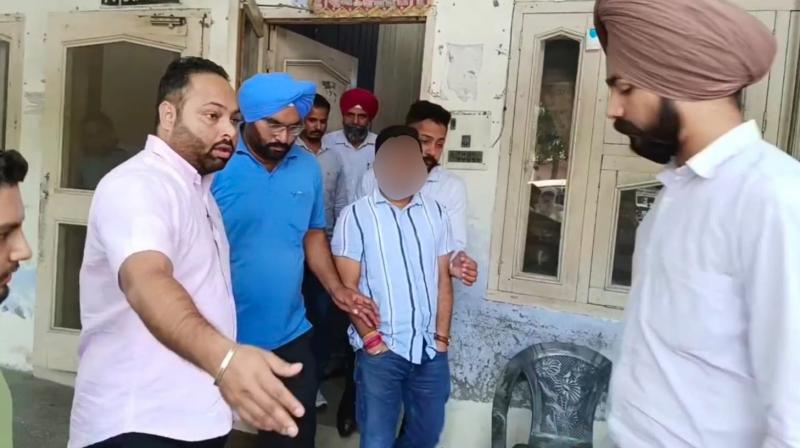 Vigilance caught JE of the Municipal Corporation by taking a bribe of 50 thousand Vigilance caught JE of the Municipal Corporation by taking a bribe of 50 thousand