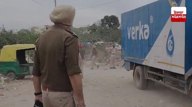 ਮੌਕੇ ’ਤੇ ਪਹੁੰਚੀ ਪੁਲਿਸ ਮੌਕੇ ’ਤੇ ਪਹੁੰਚੀ ਪੁਲਿਸ