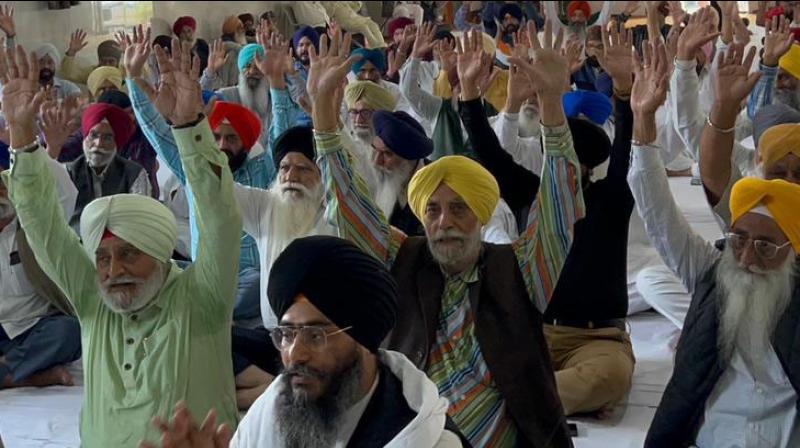 The Gurdwara Committees of Calcutta passed a resolution against the move to break the Shiromani Committee The Gurdwara Committees of Calcutta passed a resolution against the move to break the Shiromani Committee