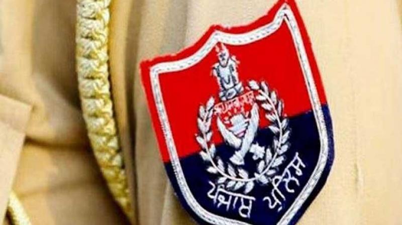 Khaki stained in Ludhiana: Cases of smuggling and robbery were registered against 10 policemen in one and a half months. Khaki stained in Ludhiana: Cases of smuggling and robbery were registered against 10 policemen in one and a half months.