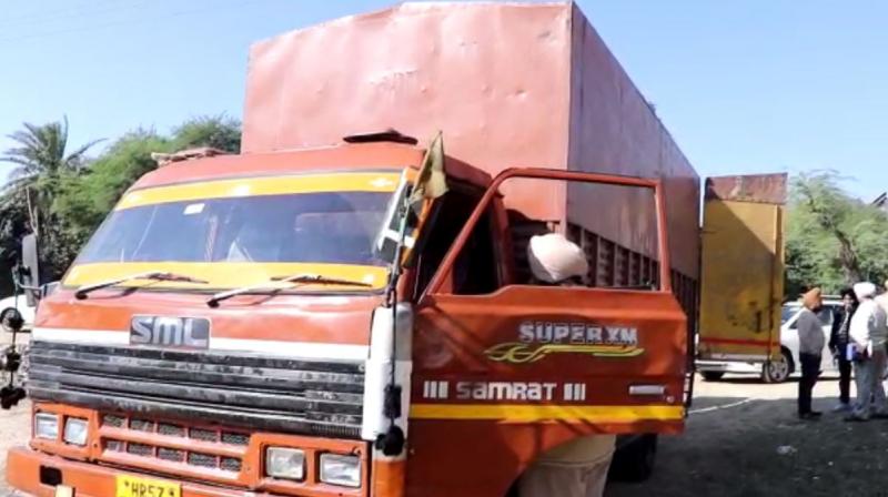 Patiala: Big operation of Excise Department: Cater carrying 190 cases of liquor was arrested along with the driver. Patiala: Big operation of Excise Department: Cater carrying 190 cases of liquor was arrested along with the driver.