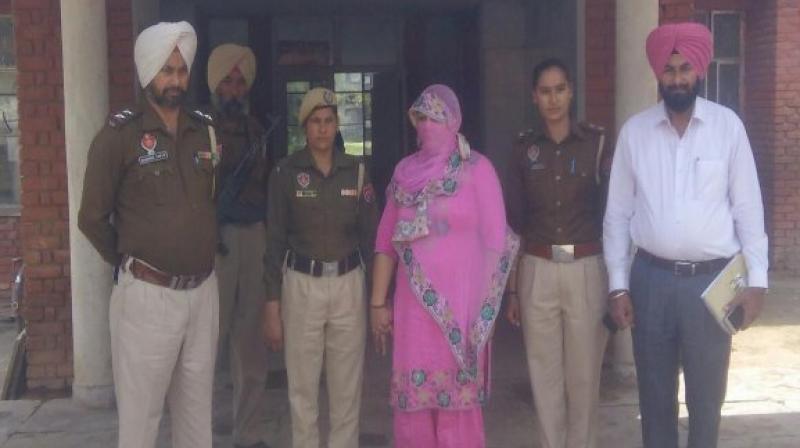 Woman buglar busted who target rich boys in the name of setting them up in abroad Woman buglar busted who target rich boys in the name of setting them up in abroad