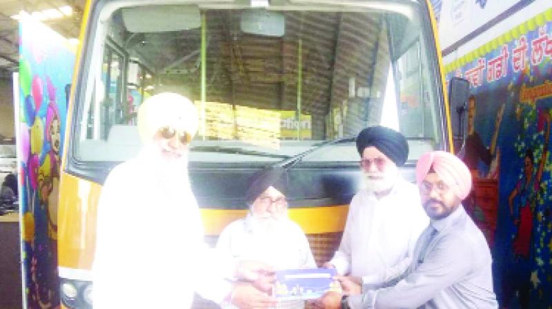 School Manager With Purchased Bus School Manager With Purchased Bus