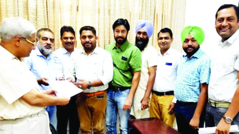 Property Dealer And Builder Association Giving Memorandum To Tehsildar Property Dealer And Builder Association Giving Memorandum To Tehsildar