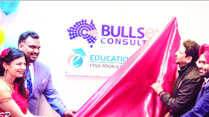 Gurdas Maan inaugurating Bulge Eye Consultants