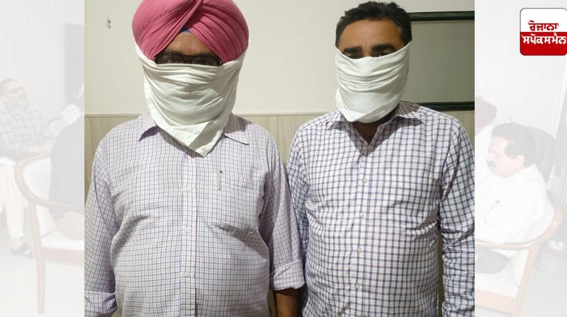 Patwari and field constable arrested on charges of taking bribe of Rs 15,000 Patwari and field constable arrested on charges of taking bribe of Rs 15,000