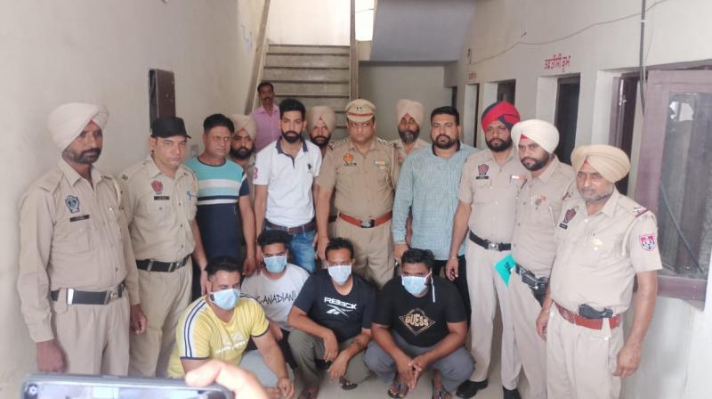 Gurdaspur police arrested four smugglers with 16 kg heroin Gurdaspur police arrested four smugglers with 16 kg heroin