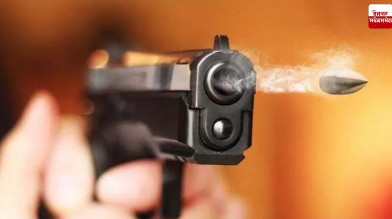 Father-son fired explosives at the school bus sirsa News Father-son fired explosives at the school bus sirsa News