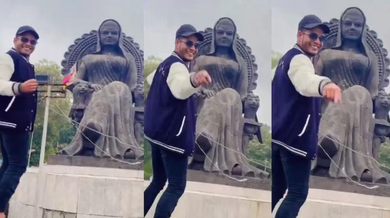 The case of obscene dance in front of the statue of Gond Rani, the police arrested the suspect The case of obscene dance in front of the statue of Gond Rani, the police arrested the suspect