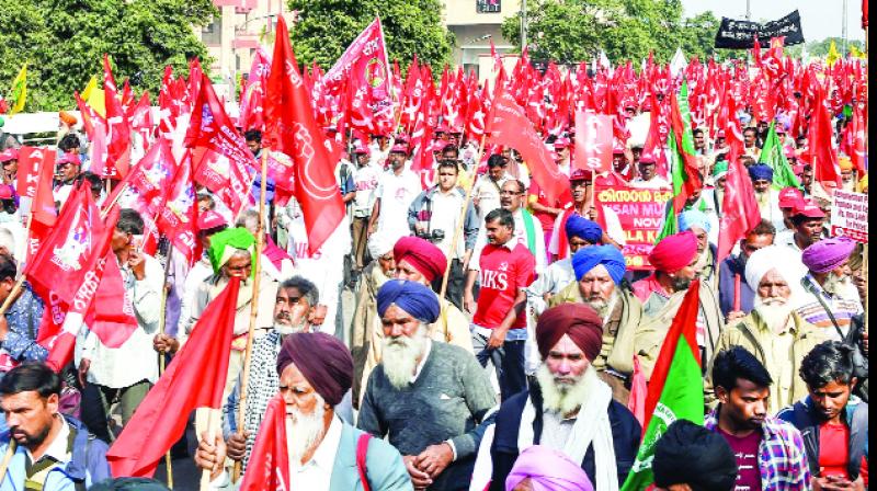 The police prevented the farmers from going to parliament