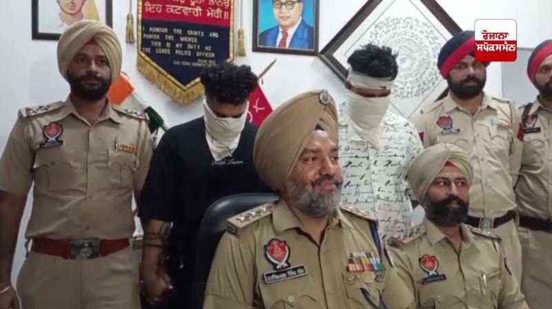 ਮੋਹਾਲੀ ਦੇ ਸ਼ਾਪਿੰਗ ਮਾਲ 'ਚ ਫ਼ਾਇਰਿੰਗ ਦਾ ਮਾਮਲਾ, 2 ਮੁਲਜ਼ਮ ਕਾਬੂ ਮੋਹਾਲੀ ਦੇ ਸ਼ਾਪਿੰਗ ਮਾਲ 'ਚ ਫ਼ਾਇਰਿੰਗ ਦਾ ਮਾਮਲਾ, 2 ਮੁਲਜ਼ਮ ਕਾਬੂ