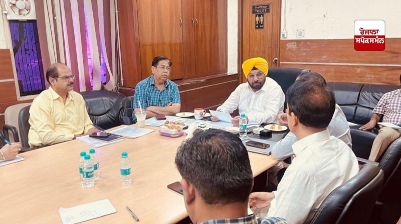 ਹਰਭਜਨ ਸਿੰਘ ETO ਵੱਲੋਂ ਲੋਕ ਨਿਰਮਾਣ ਵਿਭਾਗ ਦੇ ਅਧਿਕਾਰੀਆਂ ਨੂੰ ਸਟੱਡੀ ਟੂਰ ਤੇ ਵਿਦੇਸ਼ ਭੇਜਣ ਲਈ ਪ੍ਰਸਤਾਵ ਤਿਆਰ ਕਰਨ ਦੇ ਹੁਕਮ ਹਰਭਜਨ ਸਿੰਘ ETO ਵੱਲੋਂ ਲੋਕ ਨਿਰਮਾਣ ਵਿਭਾਗ ਦੇ ਅਧਿਕਾਰੀਆਂ ਨੂੰ ਸਟੱਡੀ ਟੂਰ ਤੇ ਵਿਦੇਸ਼ ਭੇਜਣ ਲਈ ਪ੍ਰਸਤਾਵ ਤਿਆਰ ਕਰਨ ਦੇ ਹੁਕਮ