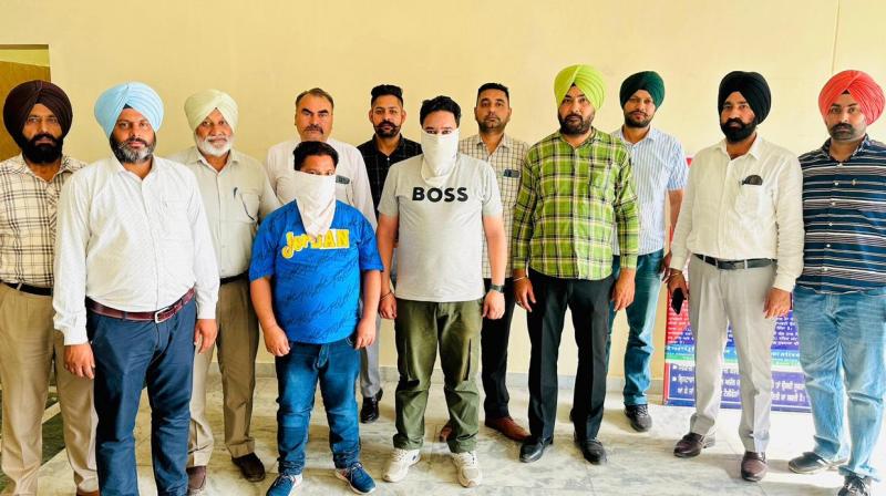 Vigilance Bureau arrests Deed Writer, his assistant for accepting Rs 225000 bribe Vigilance Bureau arrests Deed Writer, his assistant for accepting Rs 225000 bribe
