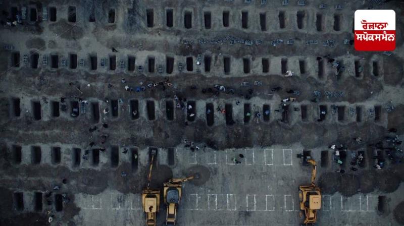 Iranian Foreign Minister shares heartbreaking photo