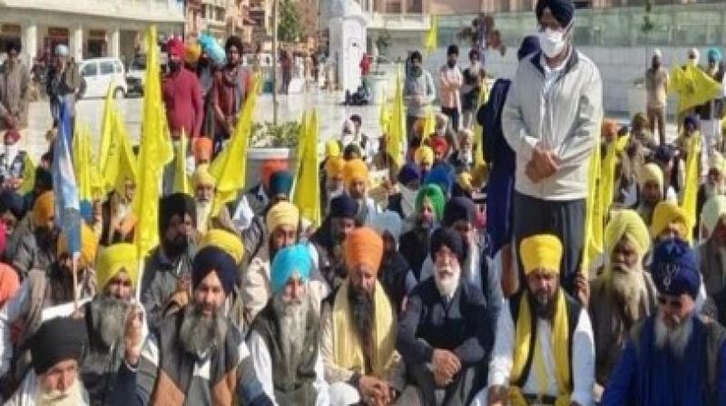Sikh groups stage a dharna outside Shri Darbar Sahib Sikh groups stage a dharna outside Shri Darbar Sahib