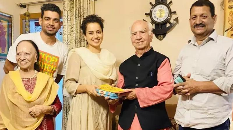 Kangana invites Shanta Kumar Kangana invites Shanta Kumar