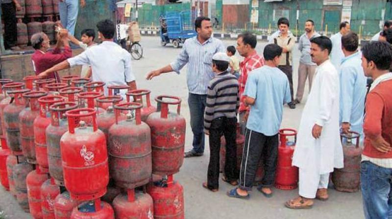 Price of domestic LPG cylinders hiked by Rs 15 Price of domestic LPG cylinders hiked by Rs 15