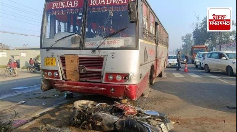 Bus hits motorcycle and street vendor on Pathankot Road, one dead and two injured Bus hits motorcycle and street vendor on Pathankot Road, one dead and two injured