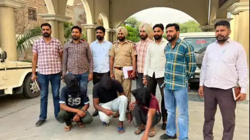 ਪੁਲਿਸ ਵਲੋਂ ਫੜੇ ਗਏ ਮੁਲਜ਼ਮ ਪੁਲਿਸ ਵਲੋਂ ਫੜੇ ਗਏ ਮੁਲਜ਼ਮ