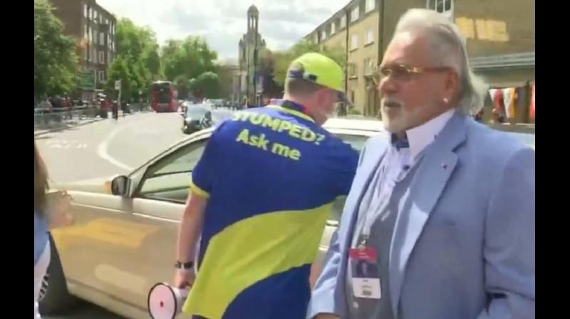 Vijay Mallya met with 'chor hai' chants at India vs Australia match Vijay Mallya met with 'chor hai' chants at India vs Australia match