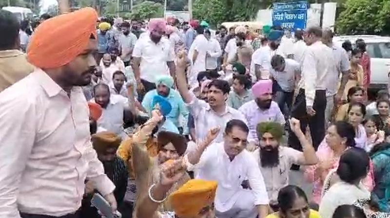 Protest Against MLA Dinesh Chadha