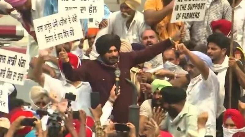 Navjot sidhu protest against farm bills in Amritsar