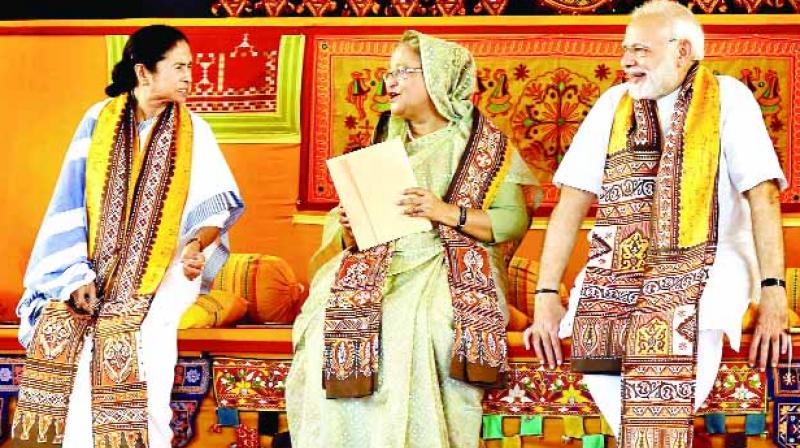 Narendra Modi And Mamta Banergee Narendra Modi And Mamta Banergee