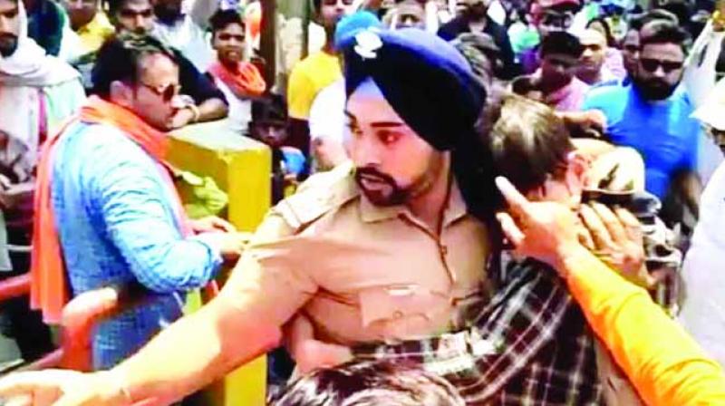Sikh Saving Muslim Boy Sikh Saving Muslim Boy