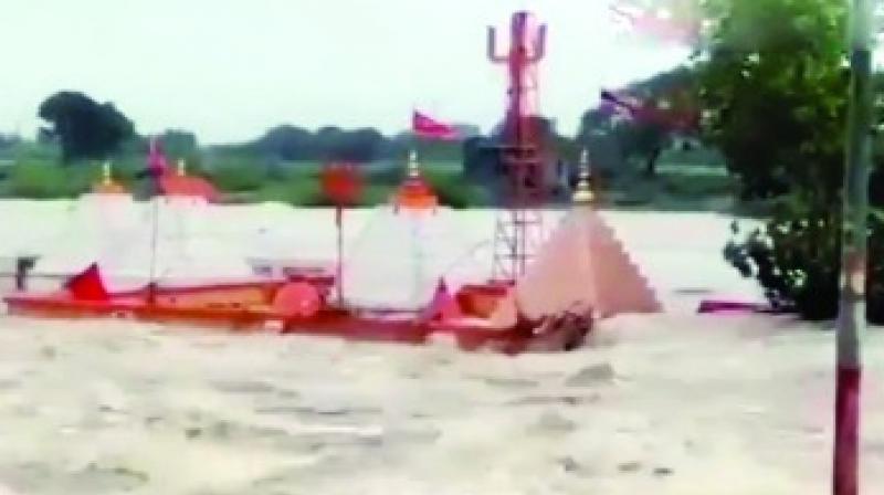 Gujarat devastated by heavy rains, entire temple submerged Gujarat devastated by heavy rains, entire temple submerged