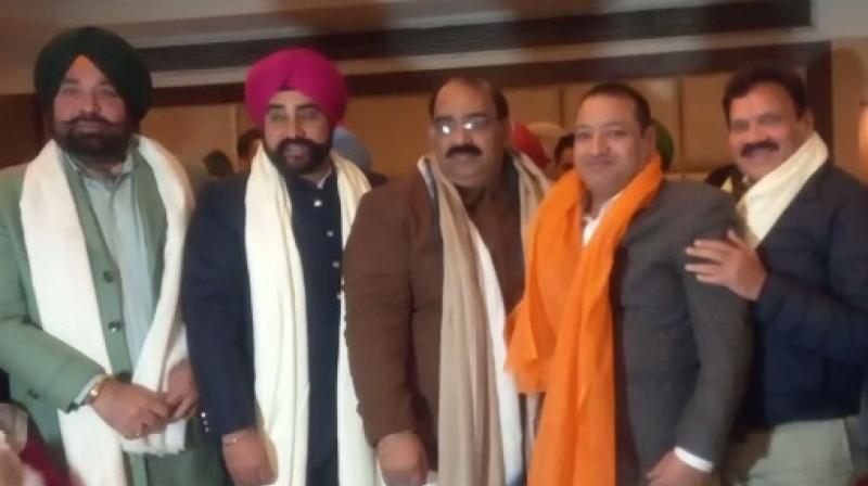 Big blow to Congress in Amritsar, Chairman Paramjit Singh Batra joins BJP