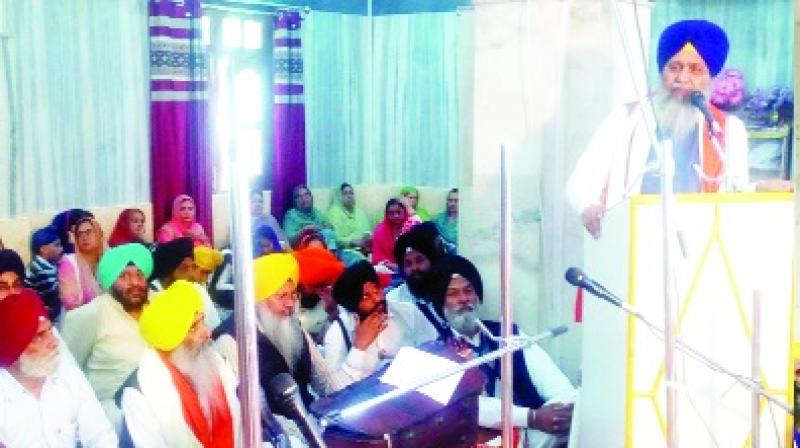 Bhai Longowal addressing the Sangat Bhai Longowal addressing the Sangat