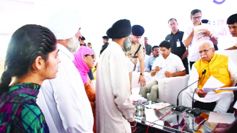 Manohar Lal Khattar Listening To People Manohar Lal Khattar Listening To People