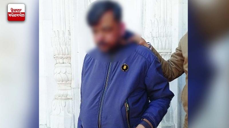 A person who came to Darbar Sahib with the intention of disrespect was caught by the attendants A person who came to Darbar Sahib with the intention of disrespect was caught by the attendants