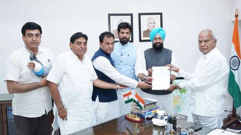 Punjab Congress delegation meets Governor Punjab Congress delegation meets Governor