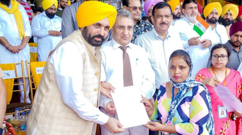 Independence Day bonanza for 3600 Safai Karamcharis/Safai Mitras of Ludhiana as CM hands over regularisation letters Independence Day bonanza for 3600 Safai Karamcharis/Safai Mitras of Ludhiana as CM hands over regularisation letters