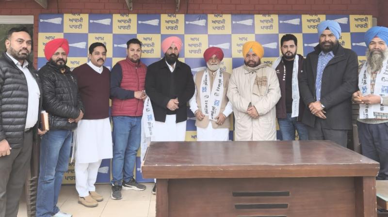 Councilors of Ludhiana Municipal Corporation joined AAP along with their supporters Councilors of Ludhiana Municipal Corporation joined AAP along with their supporters